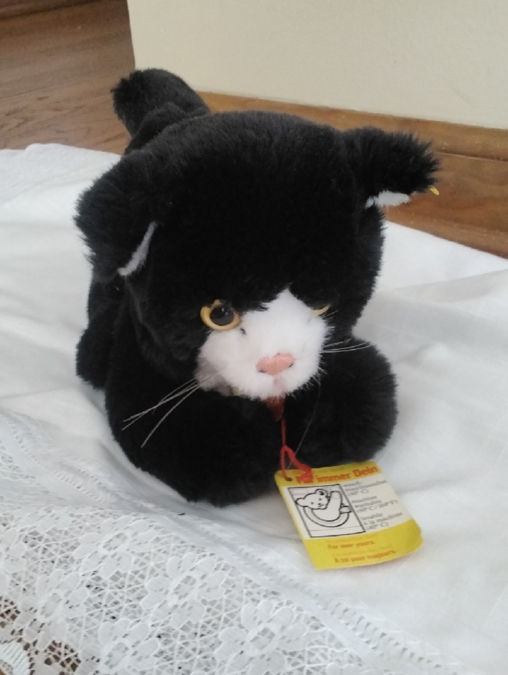 Steiff black Kitty with white face